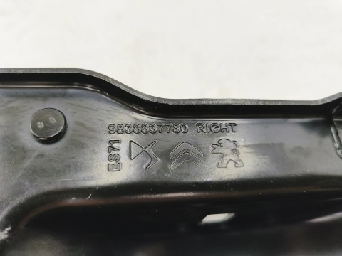 Zawias klapy Citroen C4X C4 III 22r.- PRAWE mocowanie zawisu prawego klapy bagażnika prawy tylny 9838837780