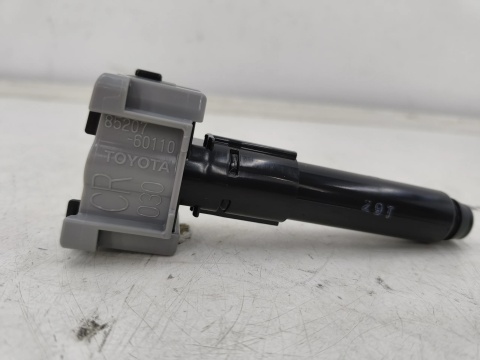 Dysza spryskiwaczy Toyota Land Crusier J200 07-21r. prawy spryskiwacz lampy 85207-60110