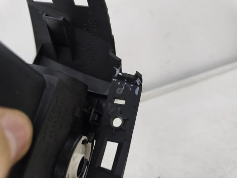 Kratka nawiewu Opel Meriva A 03-10r. środkowa nadmuchu deski wnętrza 13107741