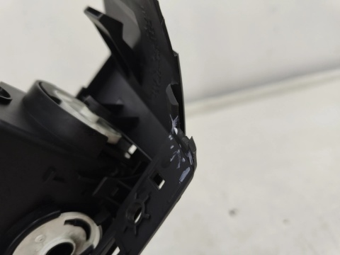 Kratka nawiewu Opel Meriva A 03-10r. środkowa nadmuchu deski wnętrza 13107741