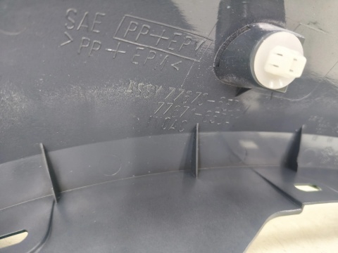 Listwa Suzuki Grand Vitara 1 I 98-05r. prawy tylny rant nadkola błotnika nakładka prawy tył 77570-65da1