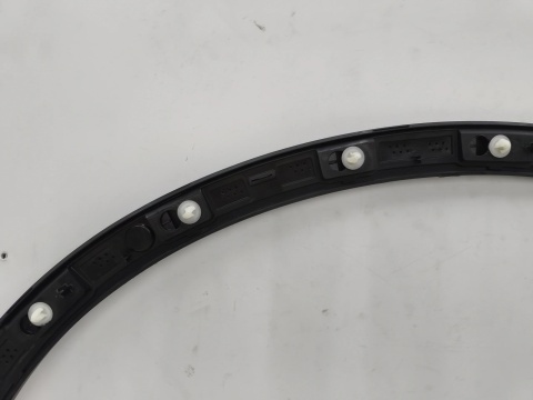 Listwa Volvo XC40 17r.- prawa przednia nakładka rant błotnika prawy przód 31448345