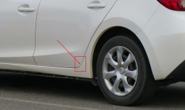 Folia ochronna Mazda 3 III BM 13-18r. NOWA lewa tylna naklejka przezroczysta progu błotnika narożnika oryginalna bhs2-50-4r2