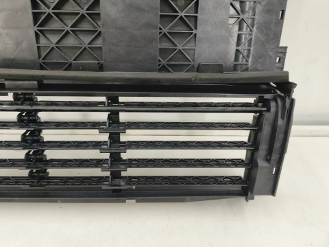Osłona chłodnicy Peugeot 5008 II 3008 II Lift 20-24r. żaluzja roleta kierownica wlot powietrza pasa przedniego 9855653580