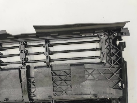 Osłona chłodnicy Peugeot 5008 II 3008 II Lift 20-24r. żaluzja roleta kierownica wlot powietrza pasa przedniego 9855653580