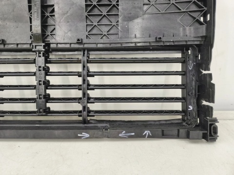 Osłona chłodnicy Peugeot 5008 II 3008 II Lift 20-24r. żaluzja roleta kierownica wlot powietrza pasa przedniego 9855653580