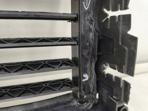 Osłona chłodnicy Peugeot 5008 II 3008 II Lift 20-24r. żaluzja roleta kierownica wlot powietrza pasa przedniego 9855653580