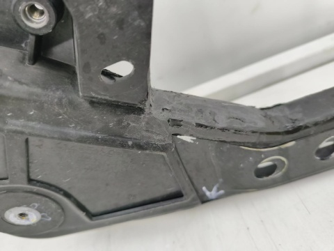 Pas przedni Tesla Model Y 20r.- wzmocnienie czołowe ramka chłodnic oryginalne 1495139-00-b