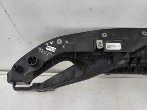 Pas przedni Tesla Model Y 20r.- wzmocnienie czołowe ramka chłodnic oryginalne 1495139-00-b