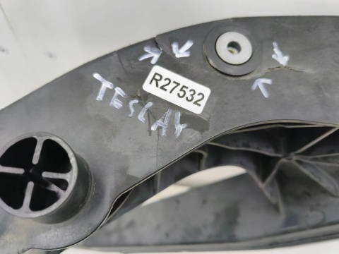 Pas przedni Tesla Model Y 20r.- wzmocnienie czołowe ramka chłodnic oryginalne 1495139-00-b