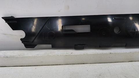 Listwa Land Rover Defender 20r.- NOWY lewy ślizg nakładki słupka drzwi szyby przedniej listwa montażowa lr161145 n8b2-03179-aa