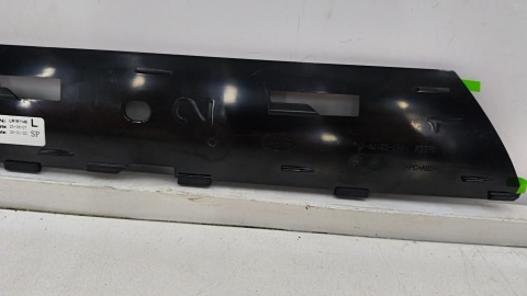 Listwa Land Rover Defender 20r.- NOWY lewy ślizg nakładki słupka drzwi szyby przedniej listwa montażowa lr161145 n8b2-03179-aa