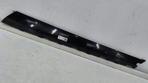 Listwa Land Rover Defender 20r.- NOWY prawy ślizg nakładki słupka drzwi szyby przedniej listwa montażowa lr161144 n8b2-03178-aa