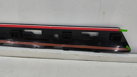 Listwa Land Rover Defender 20r.- NOWY prawy ślizg nakładki słupka drzwi szyby przedniej listwa montażowa lr161144 n8b2-03178-aa