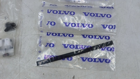 Zestaw montażowy drzwi Volvo XC60 II 17r.- NOWY oryginalny zestaw do montażu drzwi przednich 31209998