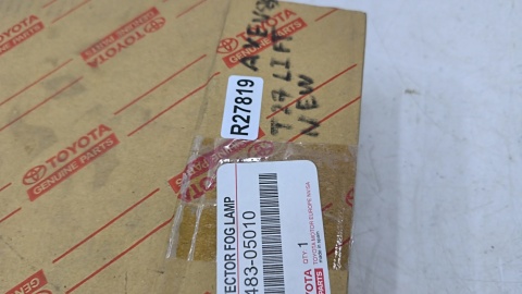 Atrapa Toyota Avensis T27 11-15r. Lift przednia prawa atrapa halogenu nowa oryginalna 81483-05010