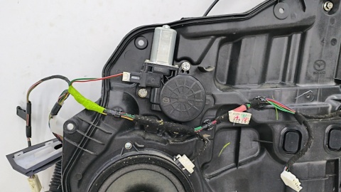 Podnośnik szyb Mazda 2 DE 07-14r. prawy przedni mechanizm silniczek podnoszenia szyby wiązka głośnik d6515897x