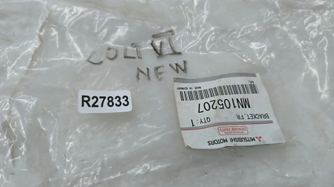 Ślizg Mitsubishi Colt 6 VI 04-12r. lewe przednie mocowanie zderzaka wspornik lewy przód mn105207