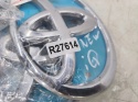 Znaczek Toyota iQ 08-15r. NOWY przedni znaczek atrapy zderzaka maski emblemat przód ORYGNALNY 90975-02075