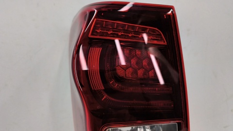 Lampa Isuzu D-Max 2 II 11-19r. NOWA lewa tylna EU Oryginalna LED w błotnik lewy tył 98235555 8-98235555-0