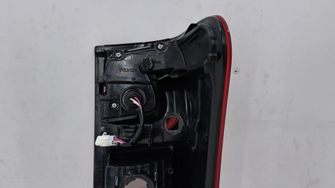 Lampa Isuzu D-Max 2 II 11-19r. NOWA lewa tylna EU Oryginalna LED w błotnik lewy tył 98235555 8-98235555-0