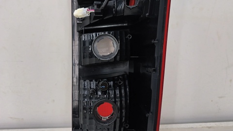 Lampa Isuzu D-Max 2 II 11-19r. NOWA lewa tylna EU Oryginalna LED w błotnik lewy tył 98235555 8-98235555-0