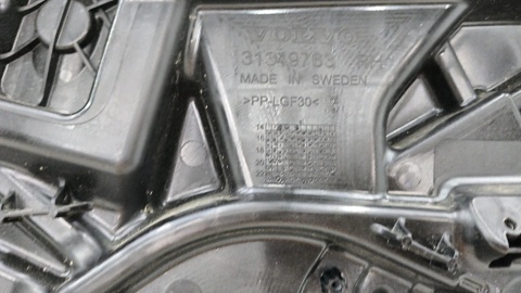 Podnośnik szyb Volvo XC90 II 14r.- prawa przednia obudowa panel stelaż linki podnoszenia bez silniczka 31349763