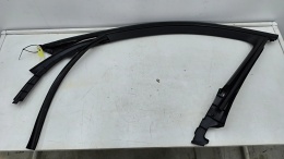 Uszczelka BMW 5 G30 G31 F90 17-24r. lewa przednia guma ramki szyby drzwi kierowcy listwa Shadow Line zewnętrzna 7336963