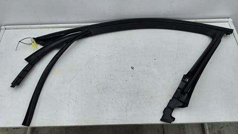 Uszczelka BMW 5 G30 G31 F90 17-24r. lewa przednia guma ramki szyby drzwi kierowcy listwa Shadow Line zewnętrzna 7336963