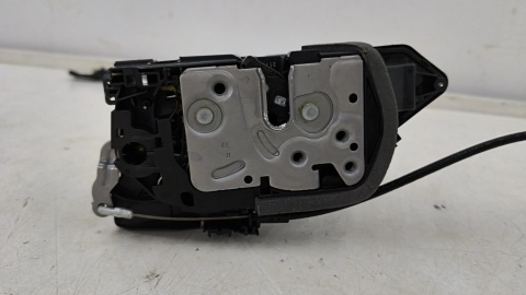 Zamek drzwi Volvo XC90 II 14r.- prawy przedni zamek drzwi dwie linki 4 piny prawy przód 31440998