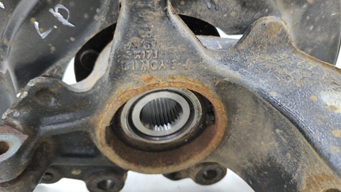 Zwrotnica Ford Focus Mk3 10-19r. 1.5 TDCI diesel piasta lewa przednia czujnik ABS lewa przód