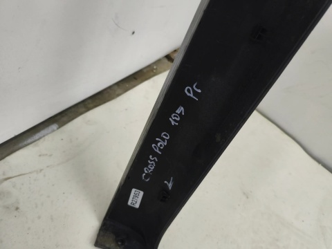 Nakładka progu VW CrossPolo Polo Cross V 6R 10-17r. prawa listwa progowa zewnętrzna rant błotnika prawy próg 6r0853860 6r0853818