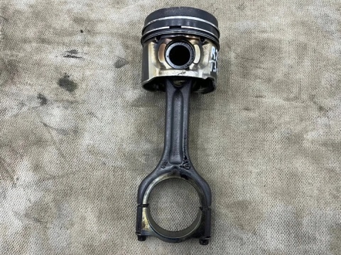 Tłok korbowód Citroen Peugeot Ford Mazda Volvo 1.6 TDCi 1.6 HDi 95km T3DB