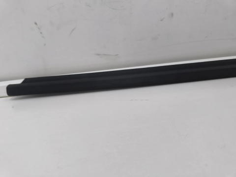 Listwa Toyota Yaris 3 III 11-20r. NOWA lewa przednia uszczelka drzwi zewnętrzna szyby zgarniająca lewy przód 68210-0D150