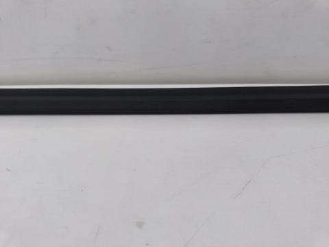 Listwa Toyota Yaris 3 III 11-20r. NOWA lewa przednia uszczelka drzwi zewnętrzna szyby zgarniająca lewy przód 68210-0D150