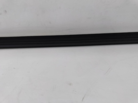 Listwa Toyota Yaris 3 III 11-20r. NOWA lewa przednia uszczelka drzwi zewnętrzna szyby zgarniająca lewy przód 68210-0D150