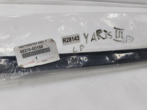 Listwa Toyota Yaris 3 III 11-20r. NOWA lewa przednia uszczelka drzwi zewnętrzna szyby zgarniająca lewy przód 68210-0D150