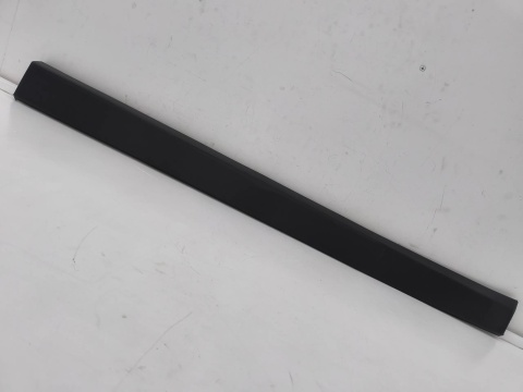 Listwa BMW X1 F48 15-22r. prawa przednia dolna nakładka drzwi bocznych prawy przód 7352092