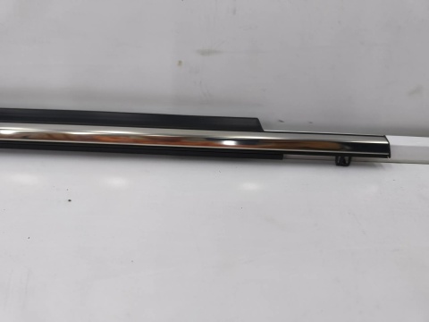 Listwa drzwi Mazda 6 III GJ 12-24r. kombi prawa tylna uszczelka szyby drzwi zgarniająca zewnętrzna CHROM