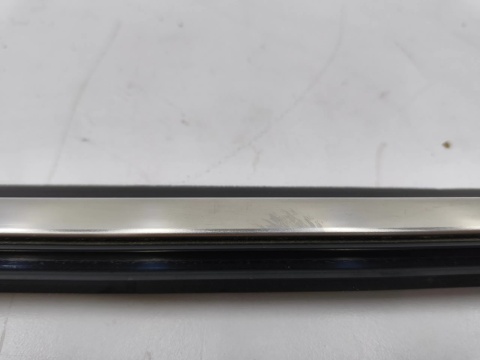 Listwa drzwi Mazda 6 III GJ 12-24r. kombi prawa tylna uszczelka szyby drzwi zgarniająca zewnętrzna CHROM
