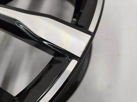 Felga aluminiowa Volvo XC60 II 17r.- felga r20 cali 8jx20 ET52,5 5x108 pojedyncza oryginalna 32461367