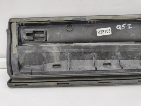 Listwa drzwi Audi Q5 I 8R 08-16r. nakładka dolna drzwi prawych tylnych STRUKTURALNA próg prawy tył 8r0853970e