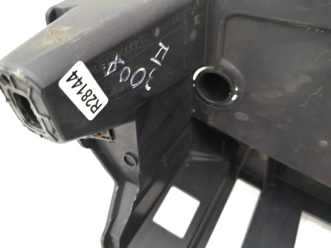 Osłona pasa przedniego Peugeot 3008 II 16-23r. nakładka górna atrapy zamka maski silnika wlot powietrza 9810634677