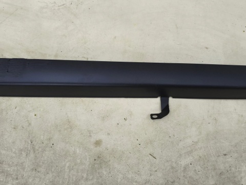 Nakładka progu VW CrossPolo Polo Cross V 6R 10-17r. prawa listwa progowa zewnętrzna rant błotnika prawy próg 6r0853860 6r0853818