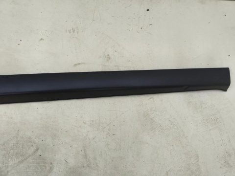 Nakładka progu VW CrossPolo Polo Cross V 6R 10-17r. prawa listwa progowa zewnętrzna rant błotnika prawy próg 6r0853860 6r0853818