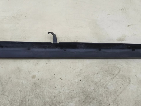 Nakładka progu VW CrossPolo Polo Cross V 6R 10-17r. prawa listwa progowa zewnętrzna rant błotnika prawy próg 6r0853860 6r0853818