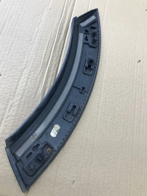 Listwa Audi e-tron drzwi lewy tył lewa tylna 4KE854819 Listwa Audi e-tron drzwi lewy tył lewa tylna 4KE854819