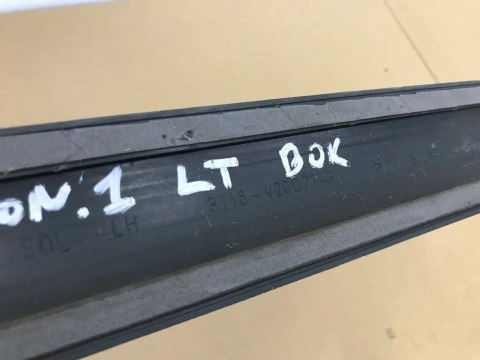 Listwa Ford Transit Connect I MK1 boczna błotnika tylnego 02-13r 3T16V29077B Listwa Ford Transit Connect I MK1 boczna błotnika tylnego 02-13r 3T16V29077B