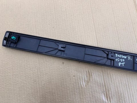 Listwa Hyundai tucson III 3 15-20 nakładka prawego tylnego błotnika 87734-d7000 Listwa Hyundai tucson III 3 15-20 nakładka prawego tylnego błotnika 87734-d7000