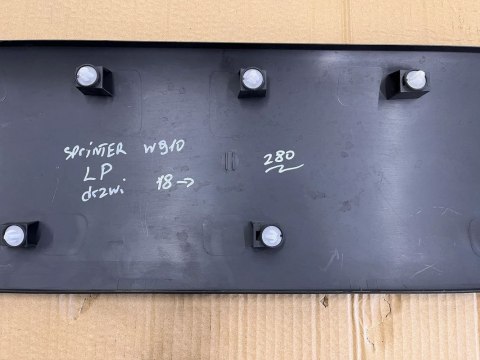Listwa Mercedes w910 sprinter 18- nakładka lewych przednich drzwi plastik a9106900200 a9106908101 Listwa Mercedes w910 sprinter 18- nakładka lewych przednich drzwi plastik a9106900200 a9106908101